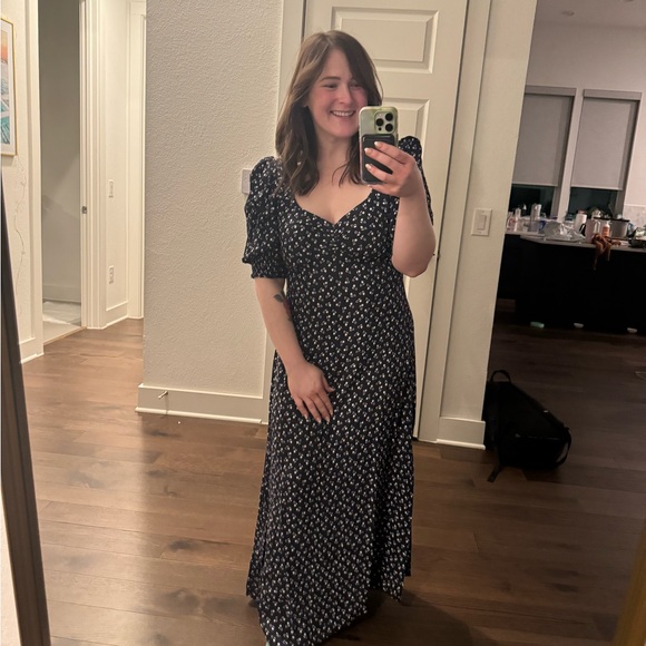 Meet your Posher, Jessica 🥳 - Picture 3 of 4